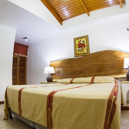 Hotel Dos Mundos Panajachel Dış mekan fotoğraf